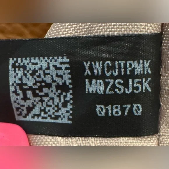 Michael Kors Carrie Shoulder Bag (EUC) - Picture 12 of 16